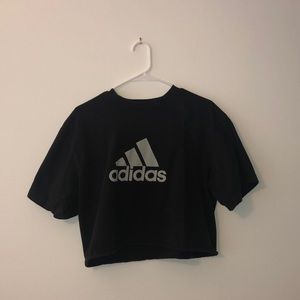 Oversized ADIDAS shirt I cropped